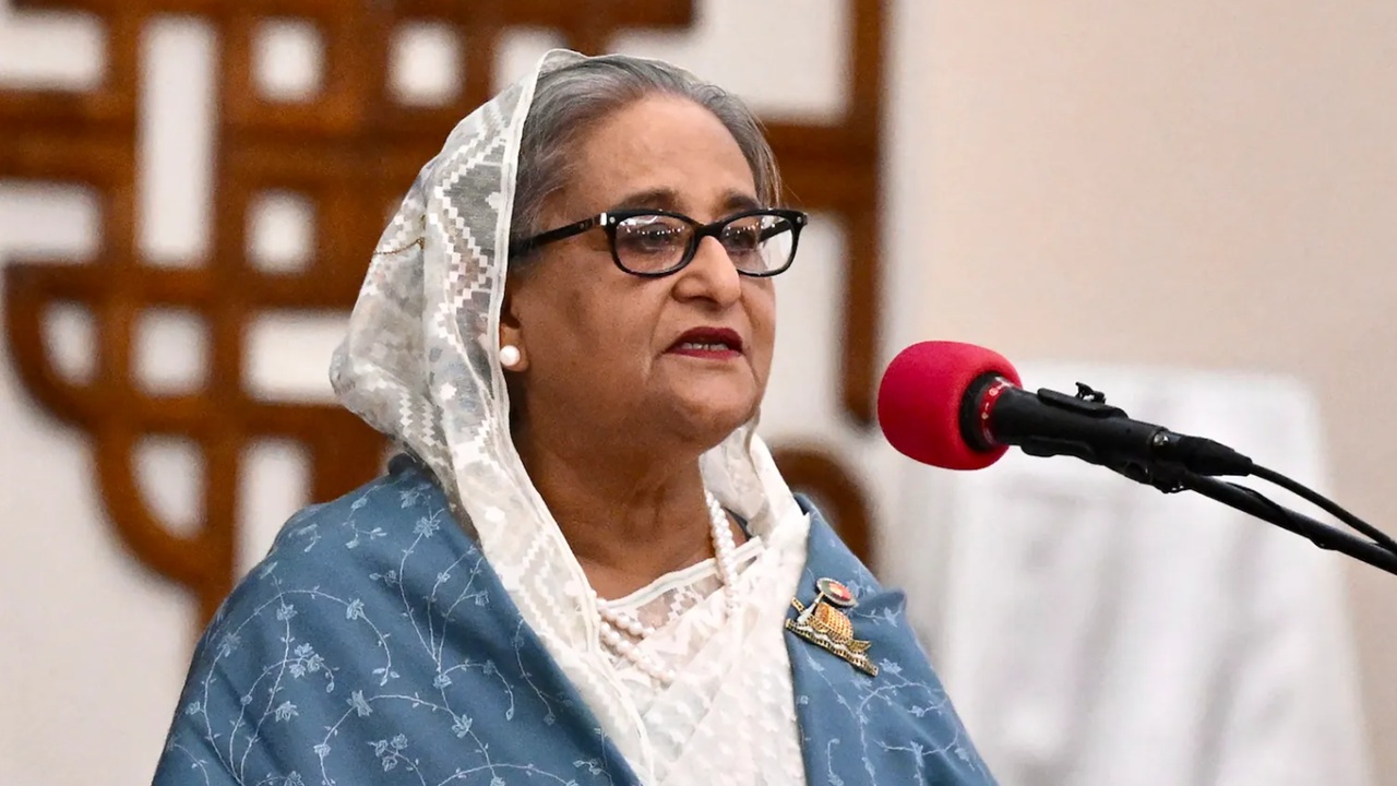 বিচার এড়াতে নয়, আত্মসমর্পণ করতেই ডিসেম্বরে দেশে ফিরছেন শেখ হাসিনা