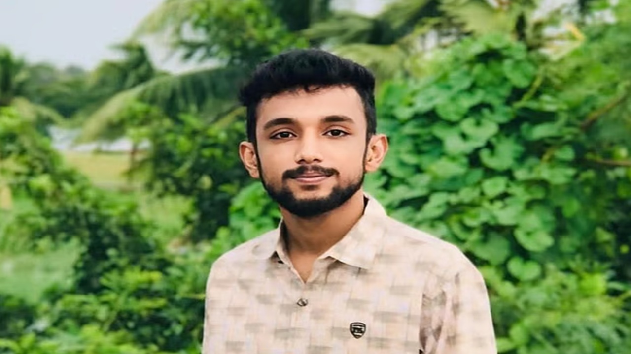 ছিনতাইকারীদের ধাক্কা, সড়কে পড়ে কাভার্ড ভ্যান চাপায় শিক্ষার্থী নিহত